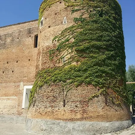 Il Filaro Del Castello Di San Basilio * مارينا دي بيستيتشي